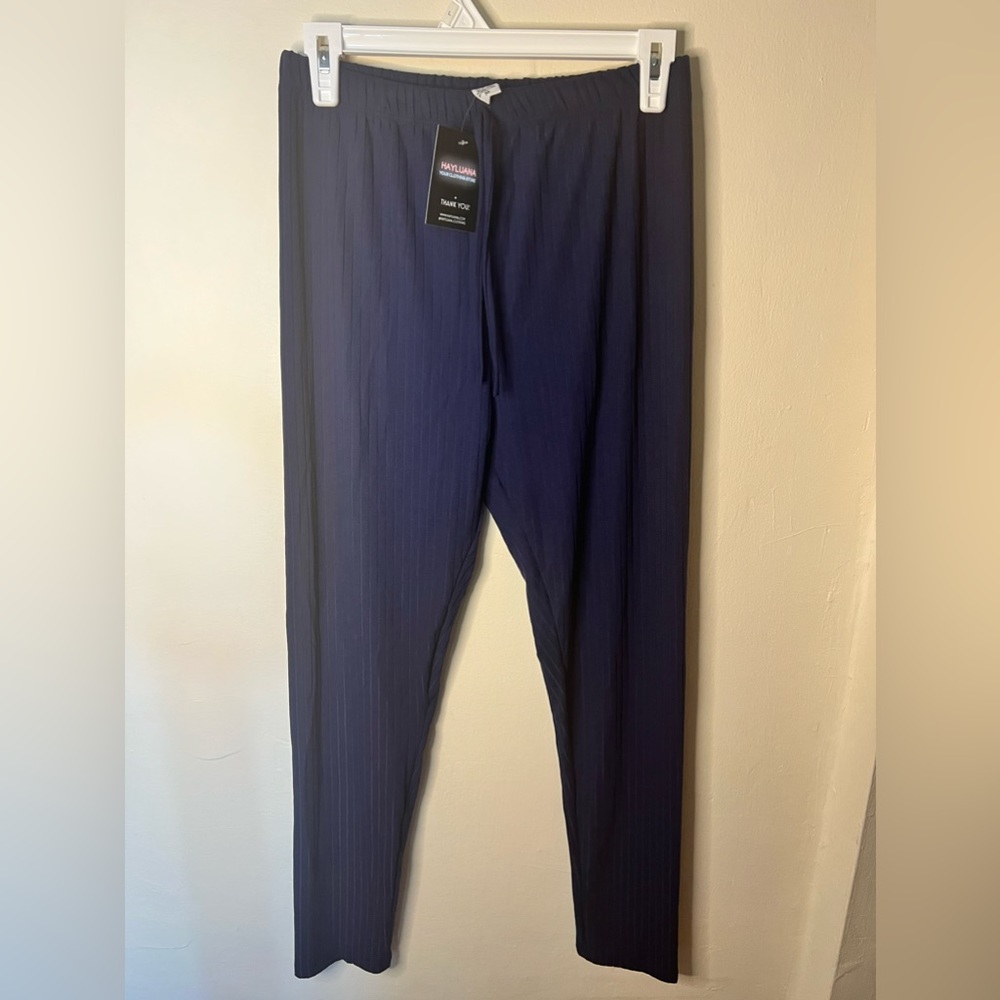 NWT Ribbed Leggings Color Navy Size Medium